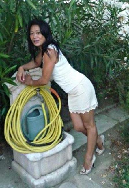 Belle demoiselle asiatique fait de bon massage